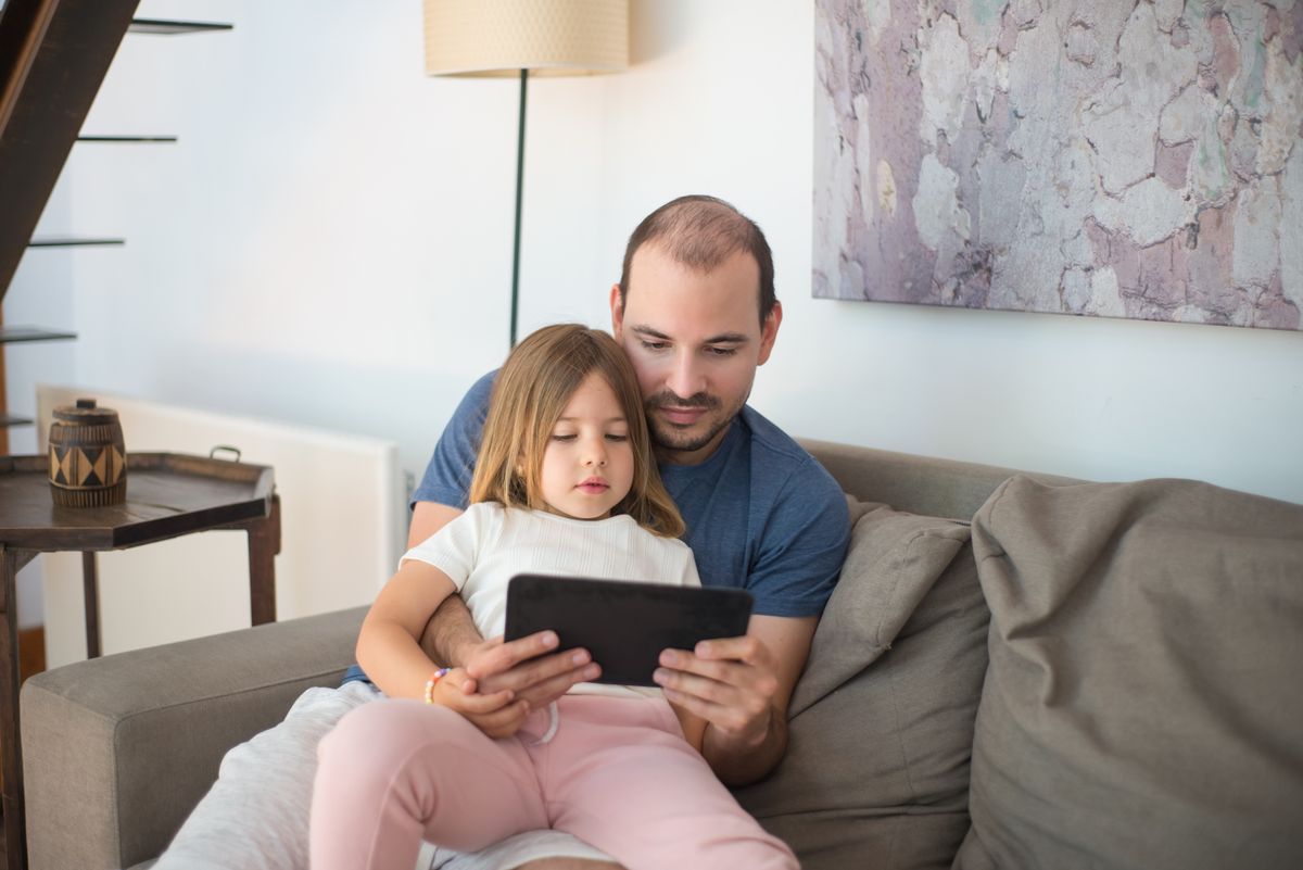 Écrans et développement de l'enfant : ce que révèle la plus vaste synthèse d'études jamais publiée
